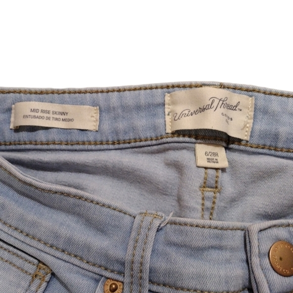 UNIVERSAL Thread Jeans - Picture 5 of 5